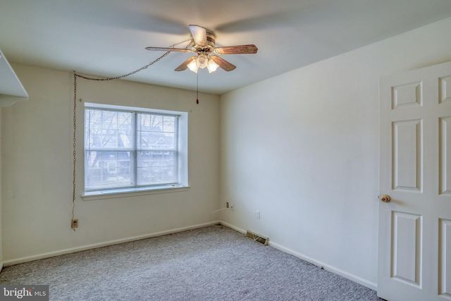 9 GRISTMILL DR, Dover, DE 19904