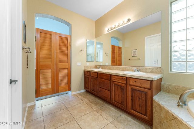 2290 E Coconino Drive, Chandler, AZ 85249