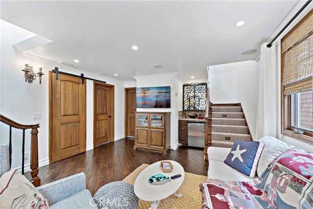 2038 Miramar Drive, Newport Beach, CA 92661