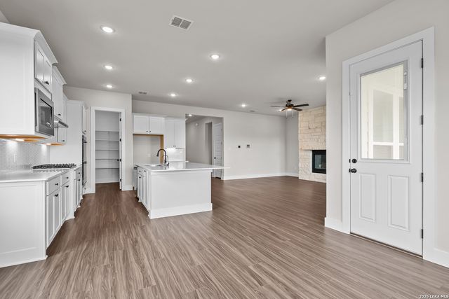 4516 Yoakum Valley, Schertz, TX 78108