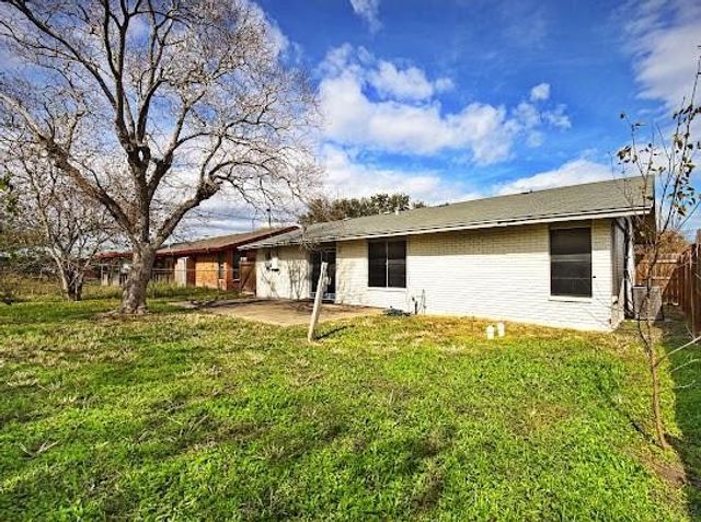 1821 Roslyn St, Corpus Christi, TX 78416