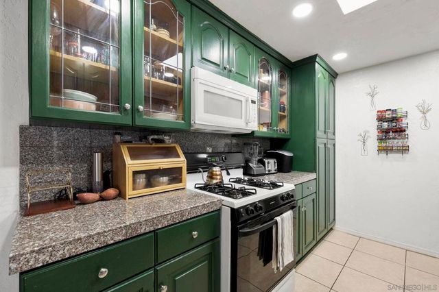 985 Fern Ave, Imperial Beach, CA 91932