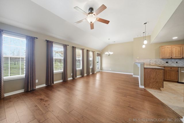 106 S 67th East Avenue, Broken Arrow, OK 74014