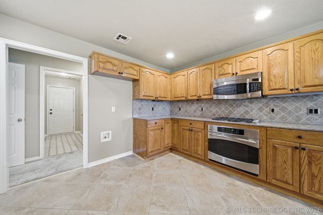 106 S 67th East Avenue, Broken Arrow, OK 74014