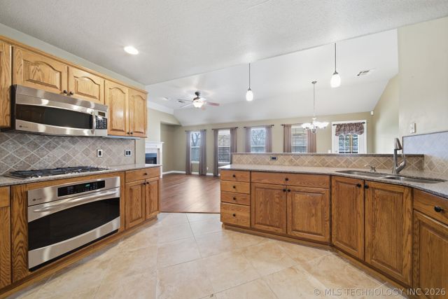 106 S 67th East Avenue, Broken Arrow, OK 74014