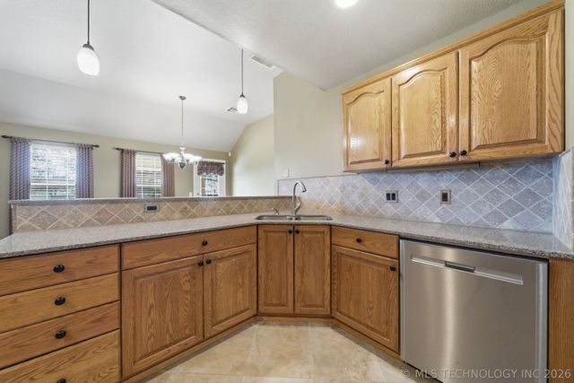 106 S 67th East Avenue, Broken Arrow, OK 74014