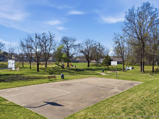 106 S 67th East Avenue, Broken Arrow, OK 74014