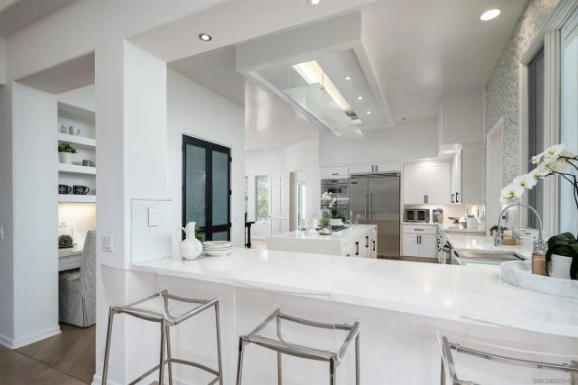 7402 Cadencia St, Carlsbad, CA 92009
