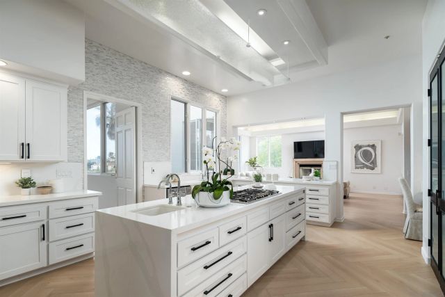 7402 Cadencia St, Carlsbad, CA 92009