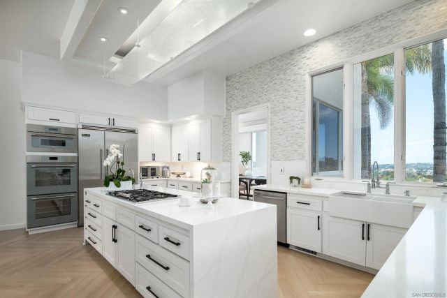 7402 Cadencia St, Carlsbad, CA 92009