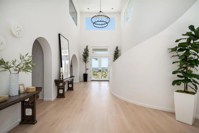 7402 Cadencia St, Carlsbad, CA 92009