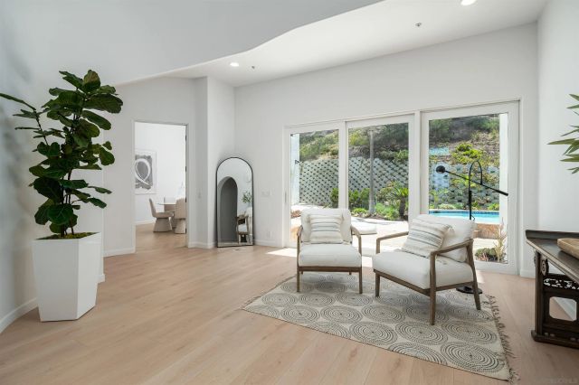 7402 Cadencia St, Carlsbad, CA 92009