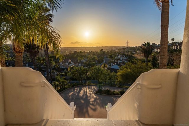 7402 Cadencia St, Carlsbad, CA 92009
