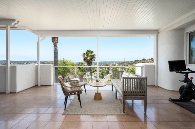 7402 Cadencia St, Carlsbad, CA 92009