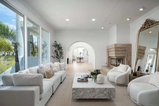 7402 Cadencia St, Carlsbad, CA 92009