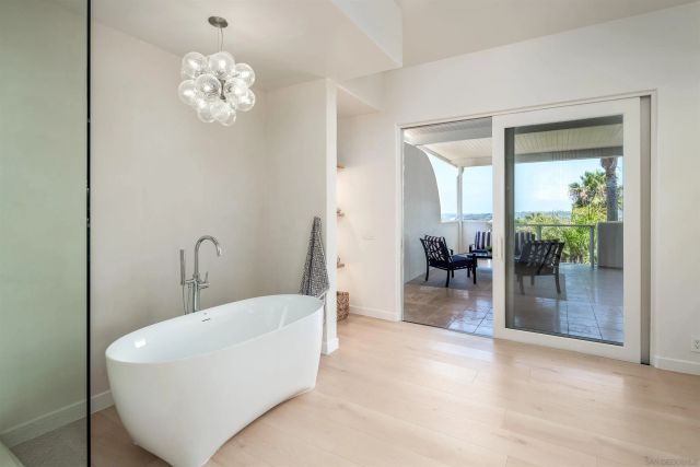 7402 Cadencia St, Carlsbad, CA 92009