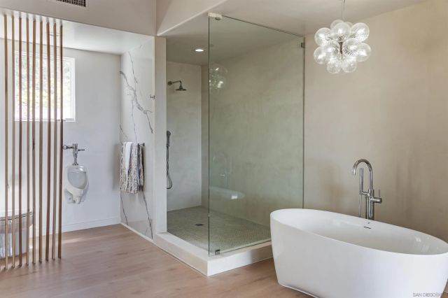 7402 Cadencia St, Carlsbad, CA 92009