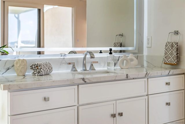 7402 Cadencia St, Carlsbad, CA 92009
