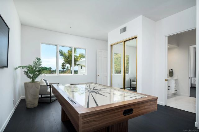 7402 Cadencia St, Carlsbad, CA 92009