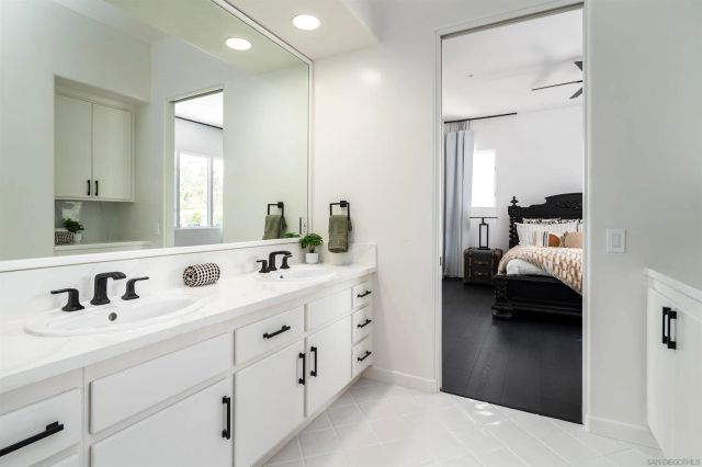 7402 Cadencia St, Carlsbad, CA 92009