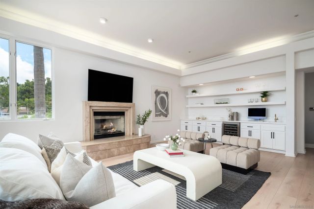 7402 Cadencia St, Carlsbad, CA 92009