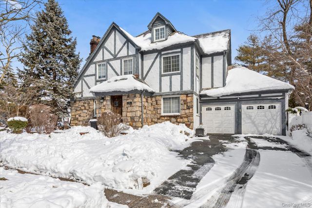 24 Yale Avenue, Hewlett, NY 11557