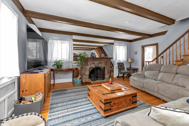 24 Yale Avenue, Hewlett, NY 11557