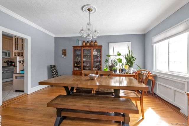 24 Yale Avenue, Hewlett, NY 11557