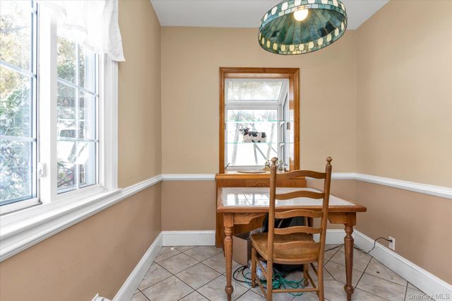 24 Yale Avenue, Hewlett, NY 11557