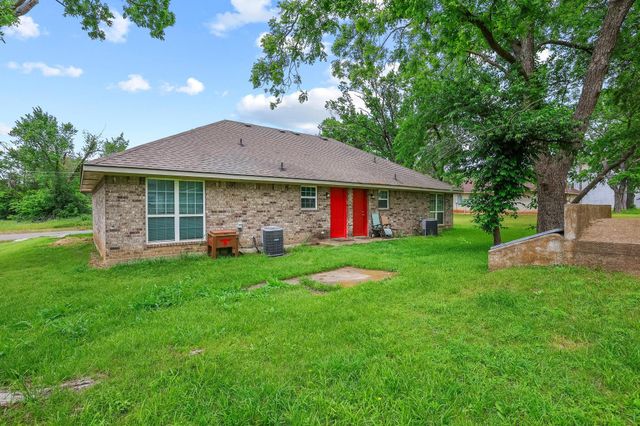 704 Seven Oaks Road, Bonham, TX 75418