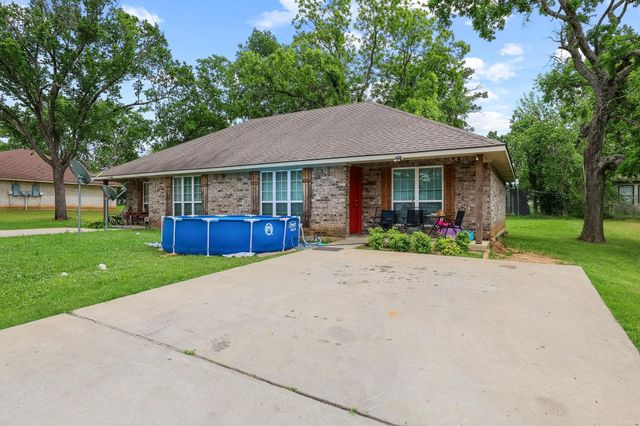 704 Seven Oaks Road, Bonham, TX 75418