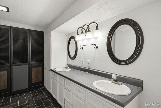 66 County Road 445, Poplar Bluff, MO 63901