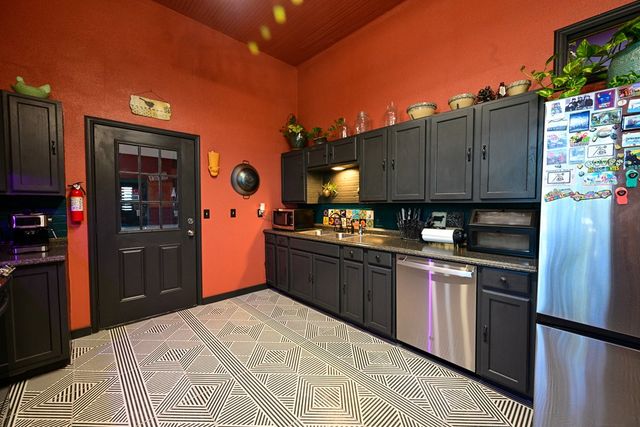 206 W 3rd St, Van Horn, TX 79855