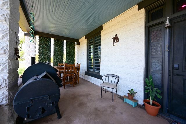 206 W 3rd St, Van Horn, TX 79855