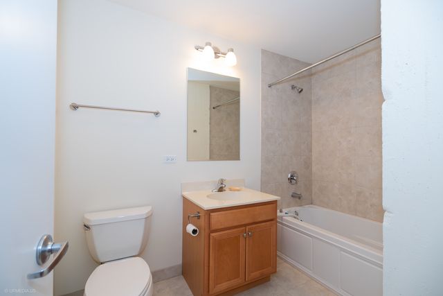 1791 W Howard Street 204, Chicago, IL 60626