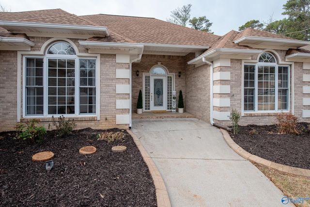 1701 Pinewood Drive NW, Huntsville, AL 35806