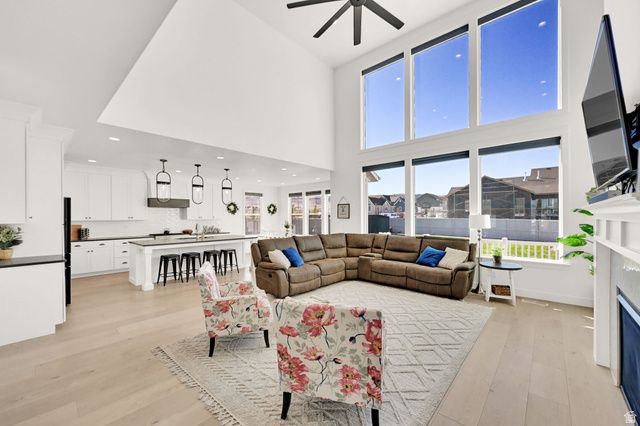 943 S CANDLELIGHT DR, Saratoga Springs, UT 84045