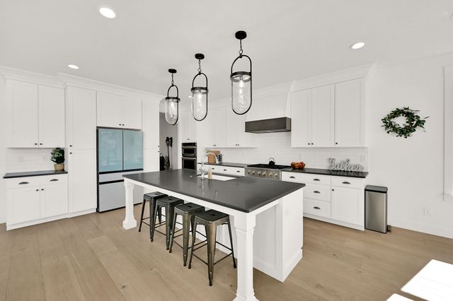 943 S CANDLELIGHT DR, Saratoga Springs, UT 84045