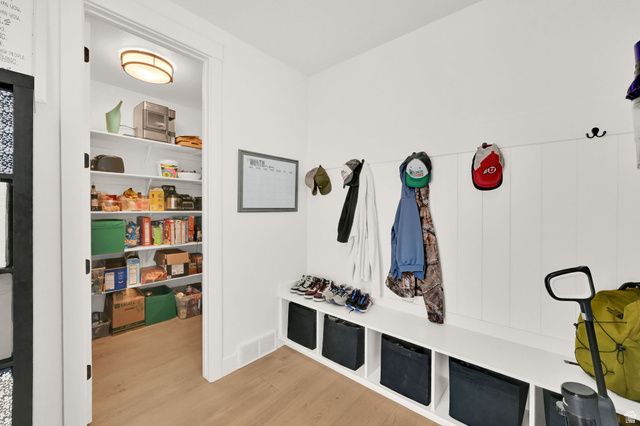 943 S CANDLELIGHT DR, Saratoga Springs, UT 84045