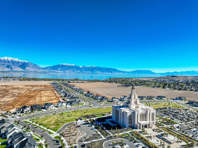 943 S CANDLELIGHT DR, Saratoga Springs, UT 84045