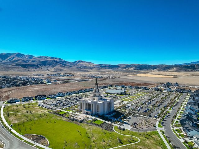 943 S CANDLELIGHT DR, Saratoga Springs, UT 84045