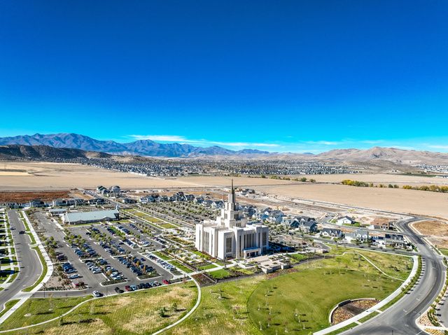 943 S CANDLELIGHT DR, Saratoga Springs, UT 84045