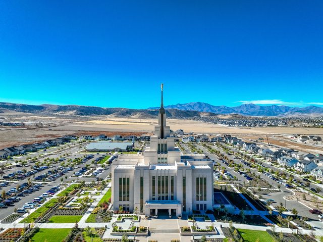 943 S CANDLELIGHT DR, Saratoga Springs, UT 84045