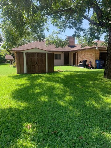 919 Magnolia Lane, Lancaster, TX 75146