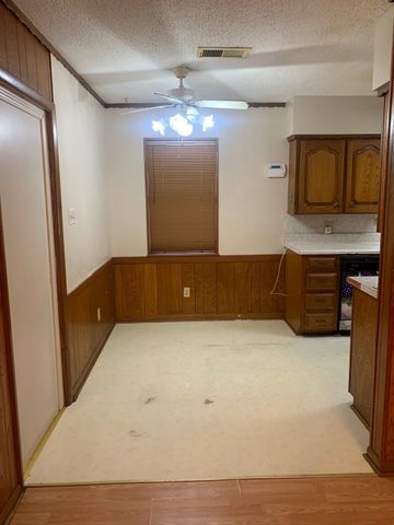 919 Magnolia Lane, Lancaster, TX 75146