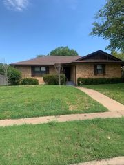 919 Magnolia Lane, Lancaster, TX 75146