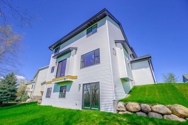 1205 Riverside Drive N, Hudson, WI 54016