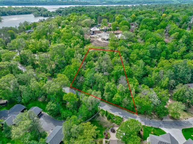 1205 Riverside Drive N, Hudson, WI 54016