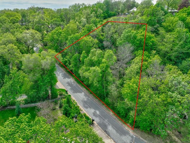 1205 Riverside Drive N, Hudson, WI 54016