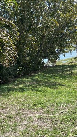 1174 Lake McGregor DR, Lee, FL 33919